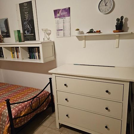 Stanza In Appartamento Privato Zona San Vitale Bolonya Dış mekan fotoğraf